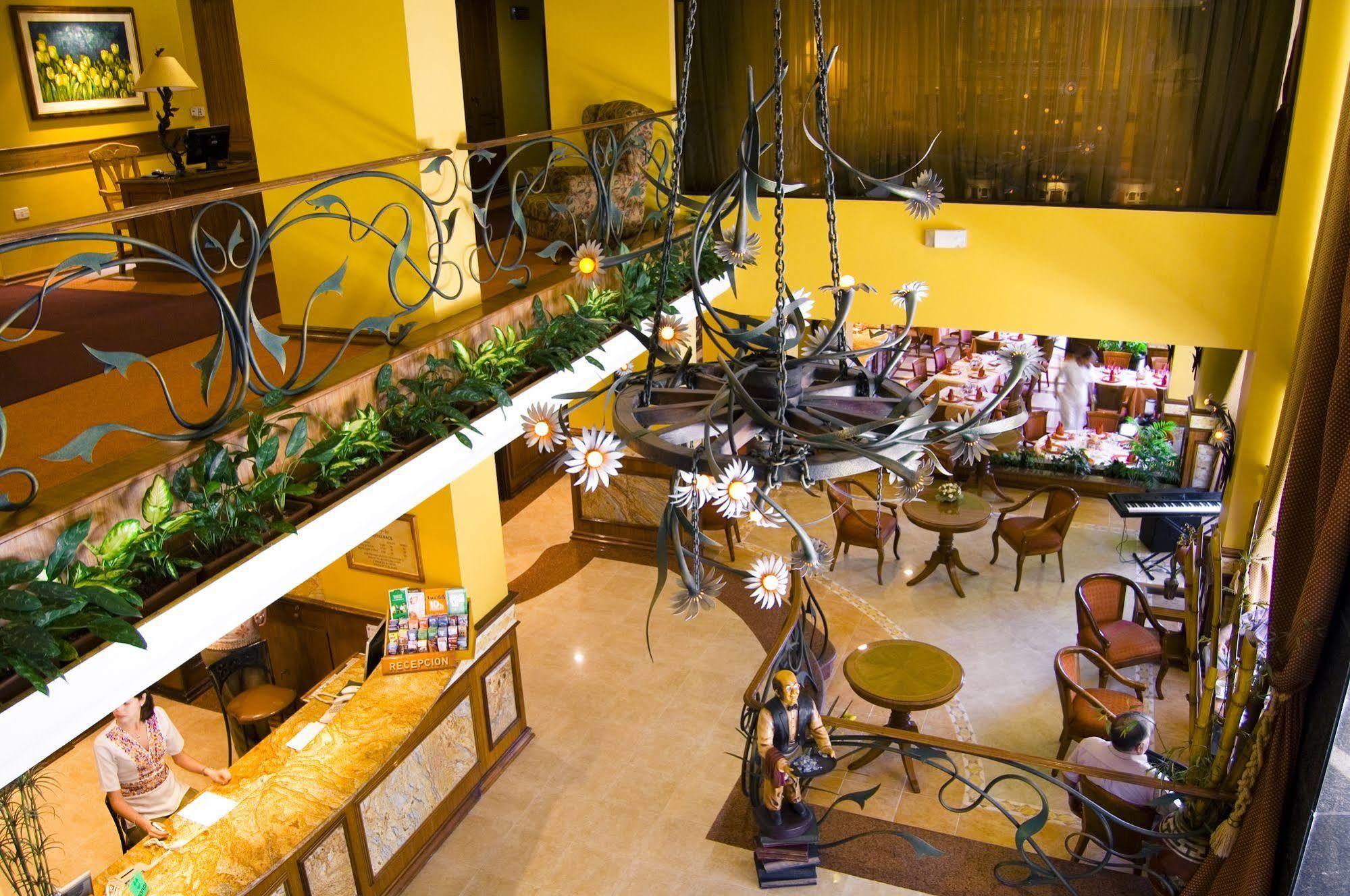 Hotel Las Margaritas Asuncion Bagian luar foto